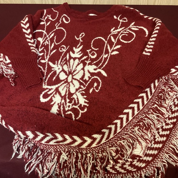 Women’s Poncho Jon & Anna red and white with fringe - Picture 5 of 11